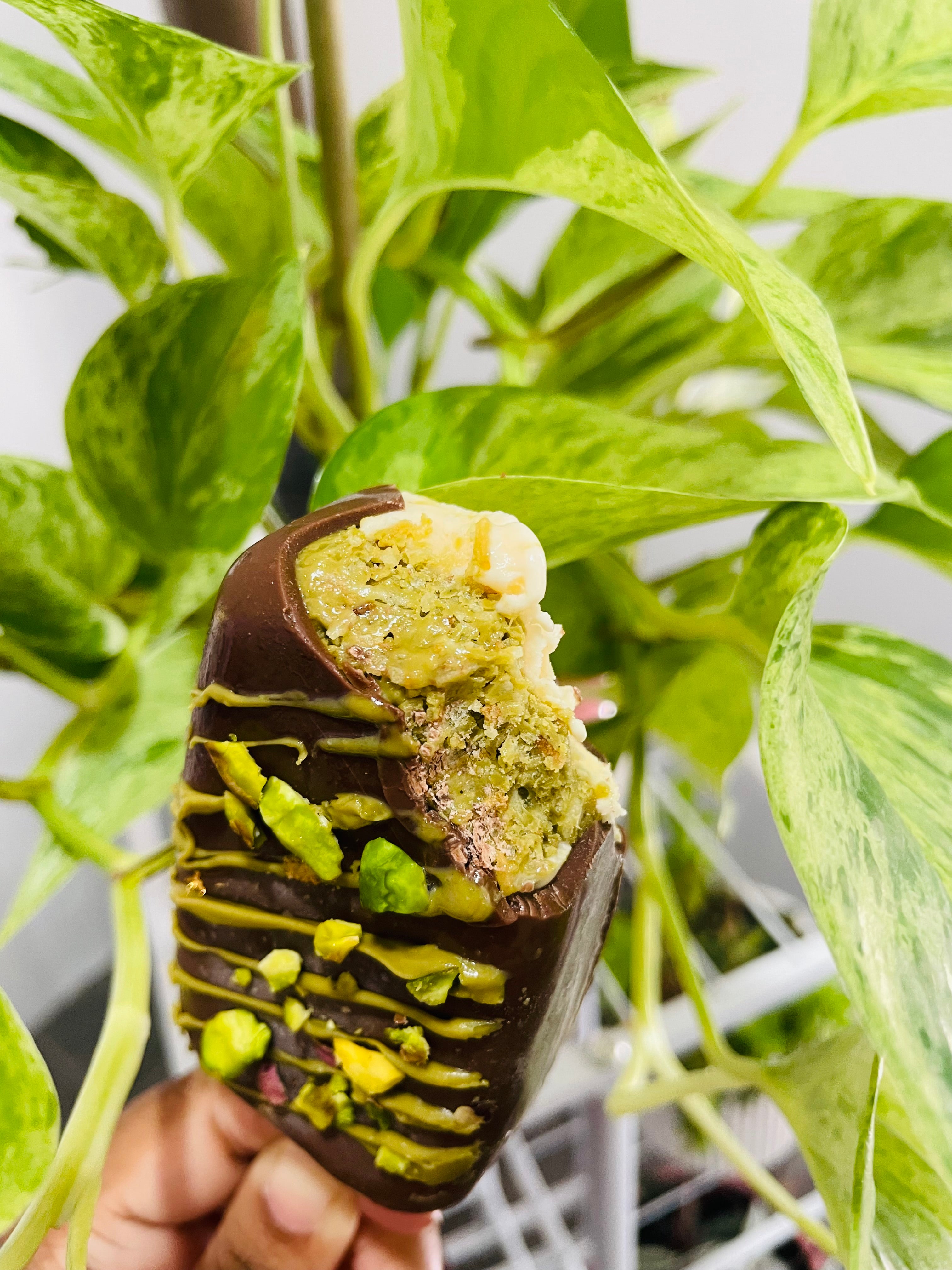 DUBAI PISTACHIO CHOCOLATE ICECREAM BAR
