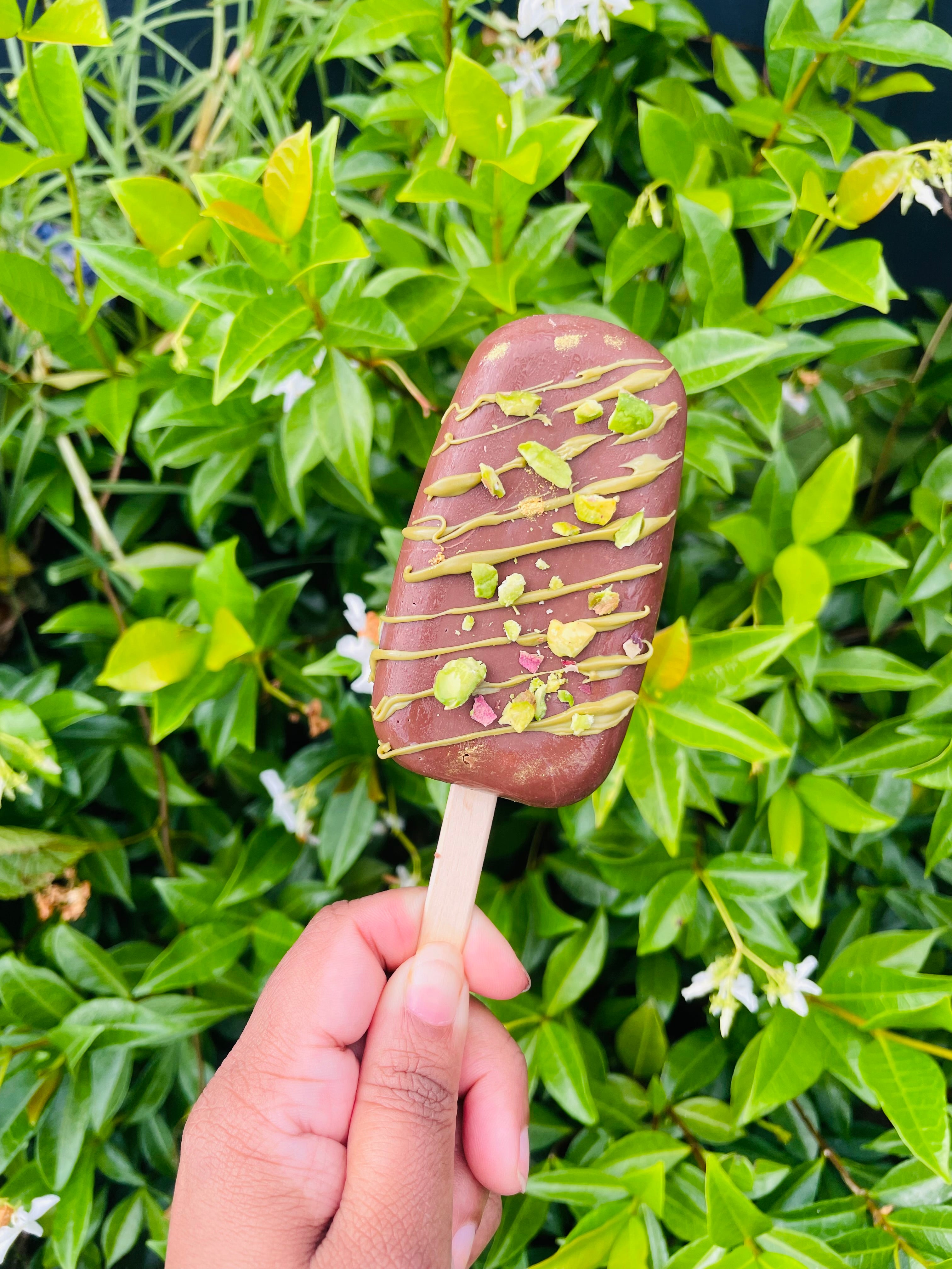 DUBAI PISTACHIO CHOCOLATE ICECREAM BAR
